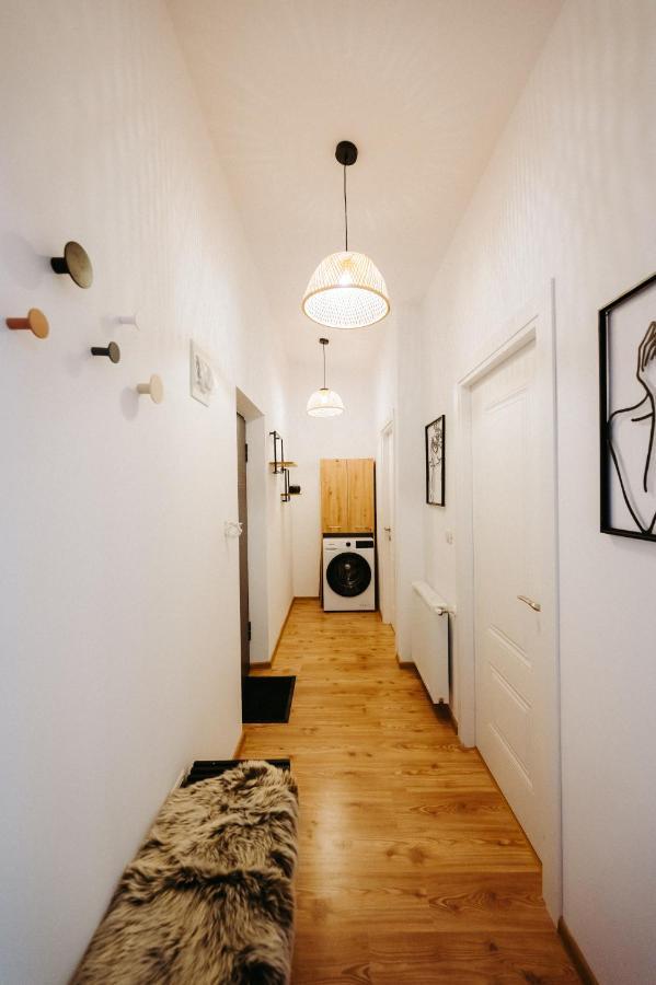 Modern Loft One Appartement Suceava Buitenkant foto