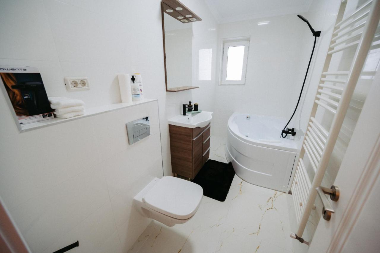 Modern Loft One Appartement Suceava Buitenkant foto