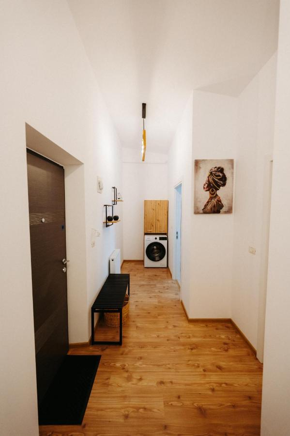 Modern Loft One Appartement Suceava Buitenkant foto